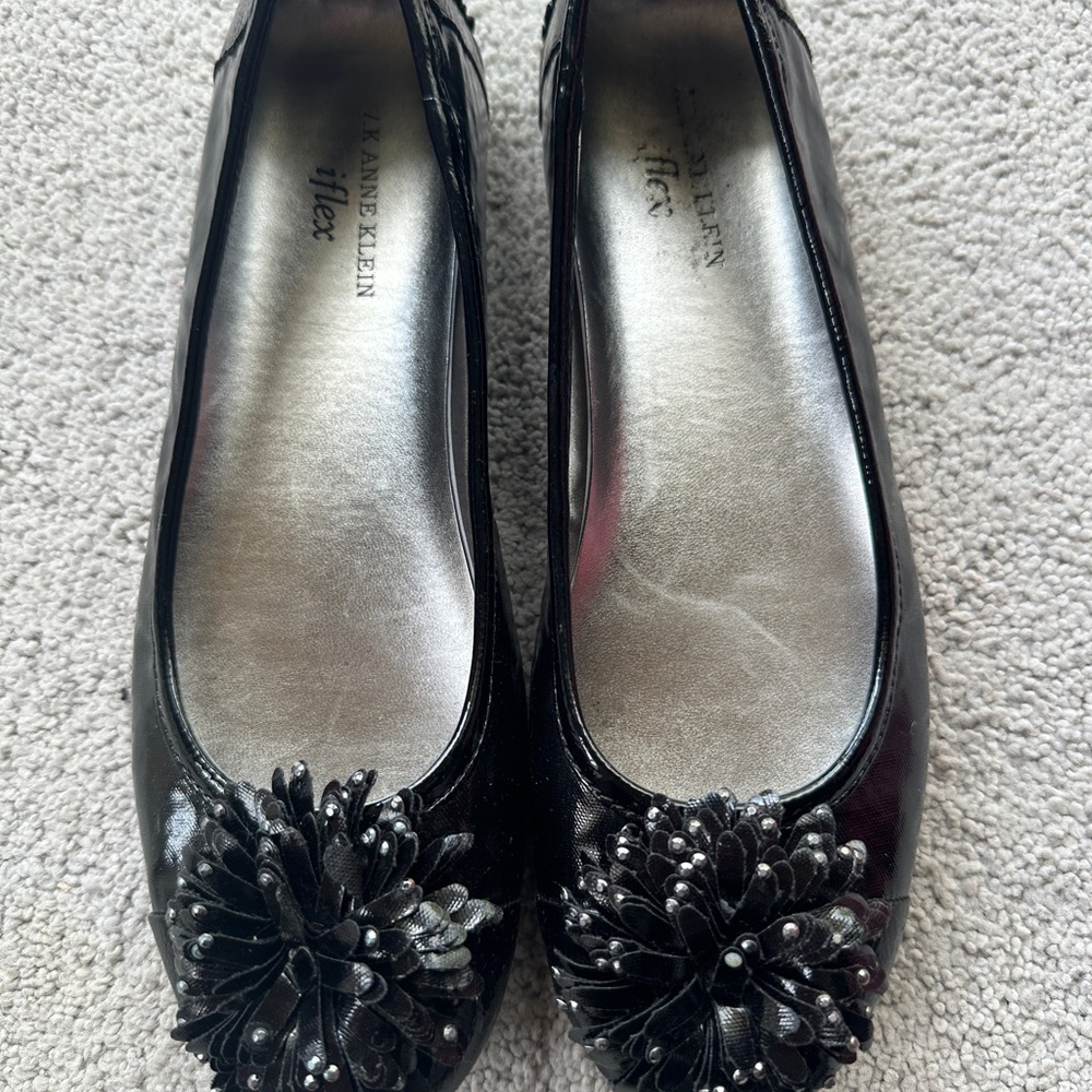 Anne Klein Black Patent Floral Appliqué Ballet Flats
